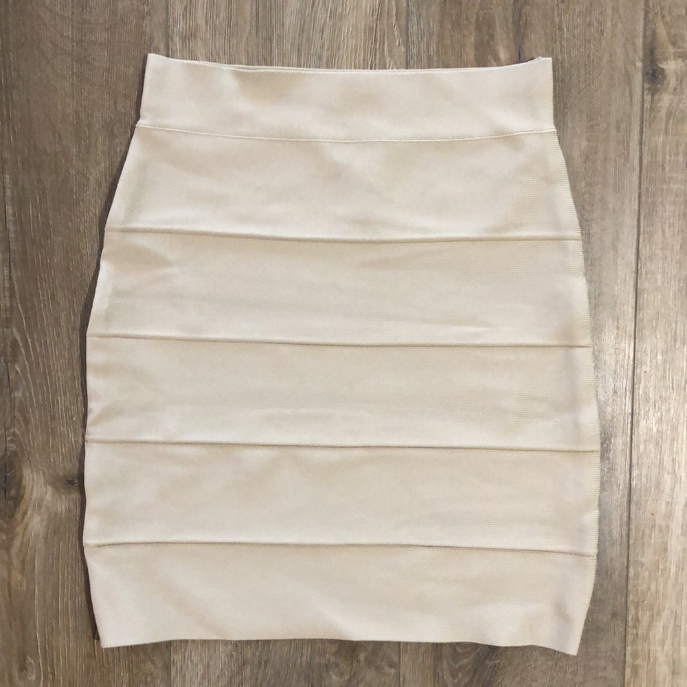 Like new - BCBGMaxAzria Bandage Skirt in Khaki